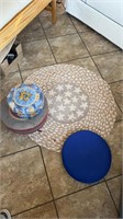 Braided round rug, two material covered tin