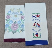 2pc Vtg Embroidered Hand Towels