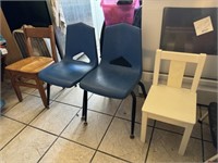 Childs Table with 4 Chairs