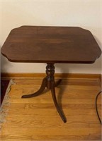 Beautiful tilt Top side table, with twisting