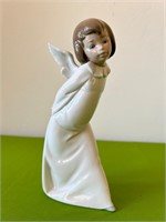Lladro Angel Figurine ‘Curious Angel’