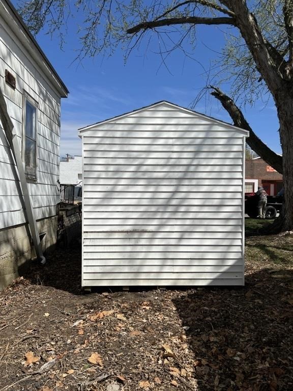16'x8'  shed with vinyl siding
