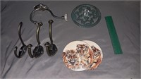 Lot of wall hangers and tiger coasters