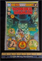 WONDER WOMAN 100 PAGE GIANT Comic