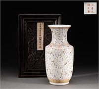 Powder enamel bottle of Annunciation from Qing Dyn