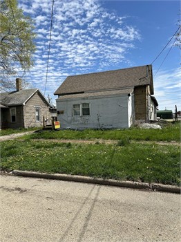 545 S 3rd Street in Canton, IL