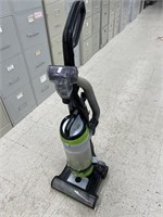Bissell Vacuum Cleaner (powers on)
