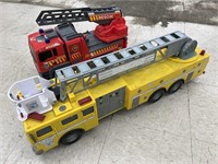 2 Firetrucks (1 tonka 1 man)