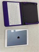 Apple iPad / Keyboard (powers on)