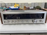 Kenwood Stereo Receiver (powers on)