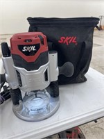 Skil Router w/ Bag (powers on)
