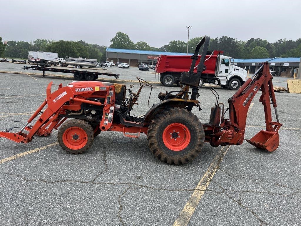 2019 Kubota B2650 HSD Tractor w/ LA534 Lift &