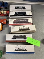 LOT OF TRAIN CARS IN BOXES