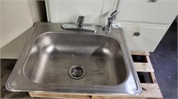 Stainless Steel Sink w/Tap & Sprayer