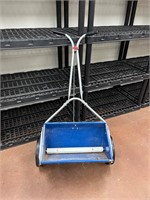 Metal garden drop spreader