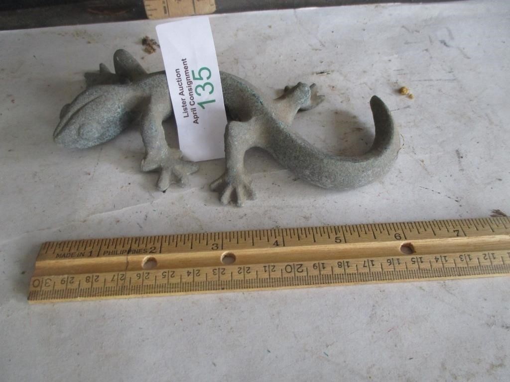 1- Gray cast iron Gecko