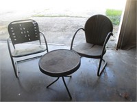 2 metal yard chairs and table