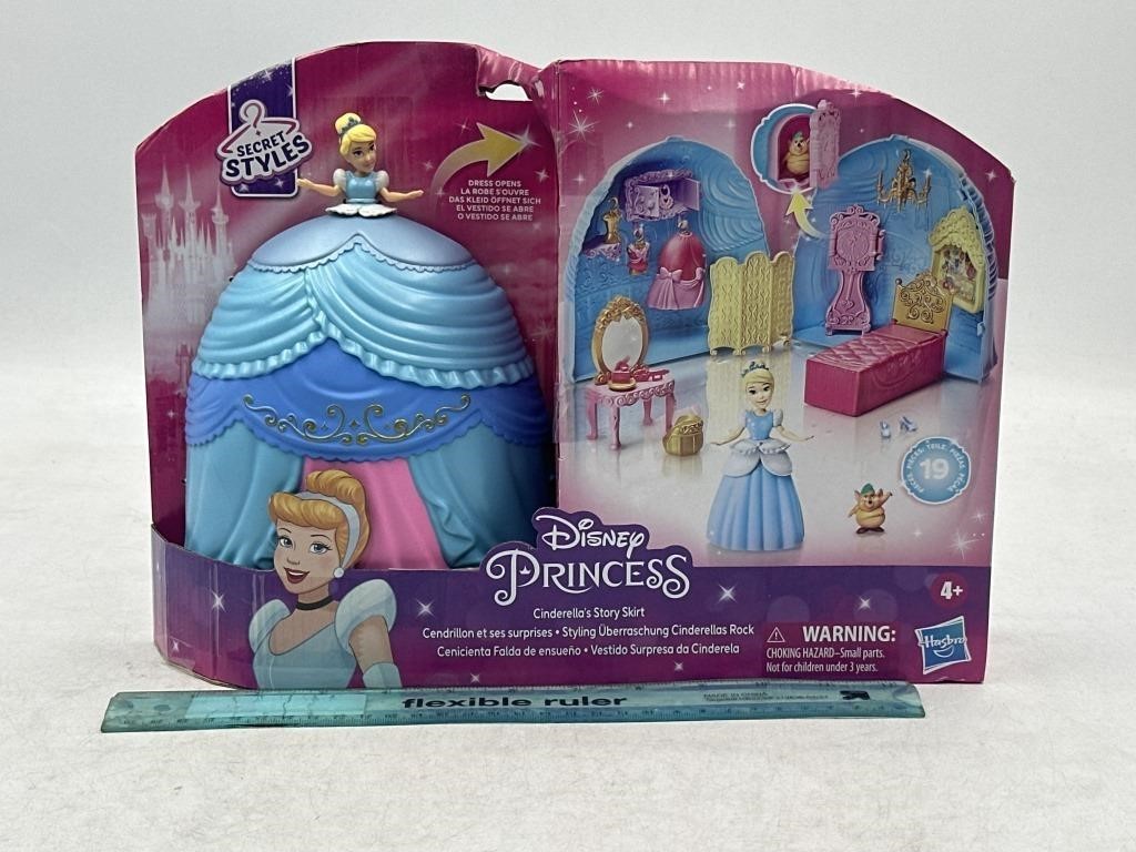 NEW 19pc Disney Princess Cinderella Story Skirt