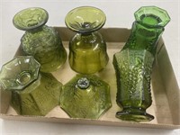 Tray Lot Containing 4 Green Flower Vases