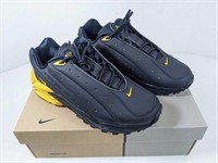 NEW Nike Black & Yellow Shoes (Size 8 Men/ 8.5 W)
