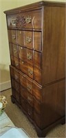 Chest of drawers approx size is 32 x 19 x 62