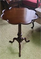 Flower shaped tea table approx 27 inches tall