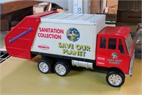 REMCO TOY GARBAGE / REFUSE TRUCK
