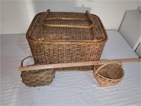 Wicker picnic basket and 2 mini baskets