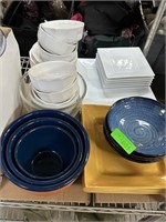 LARGE LOT OF DISHES / MIXED