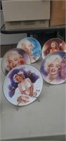 5 pictures of Marilyn Monroe on plates and signed