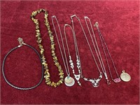 7 Vintage Ladies Necklaces & Pendant