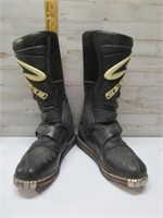 MOTORBIKE BOOTS SIZE 9 - USED