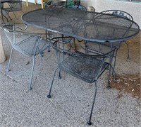 L - PATIO TABLE W/ 4 CHAIRS