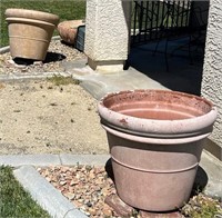 L - LOT OF 2 LARGE OUTDOOR PLANTERS