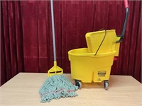 Rubbermaid Mop Bucket, Wringer & Mop - New