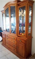 L - THOMASVILLE CHINA CABINET (EXCLUDES CONTENTS)