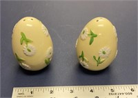 F1)Salt and pepper shakers. Egg shaped with flower