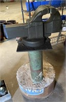Vise on a HD Stand