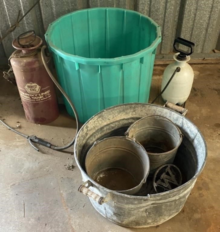 Galvanized Tub & 2 Buckets, Tub, 2 Sprayers