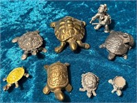 K - LOT OF COLLECTIBLE TURTLE FIGURINES (L56)