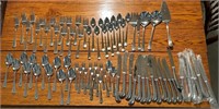 K - TOWLE STAINLESS FLATWARE SET (K66)