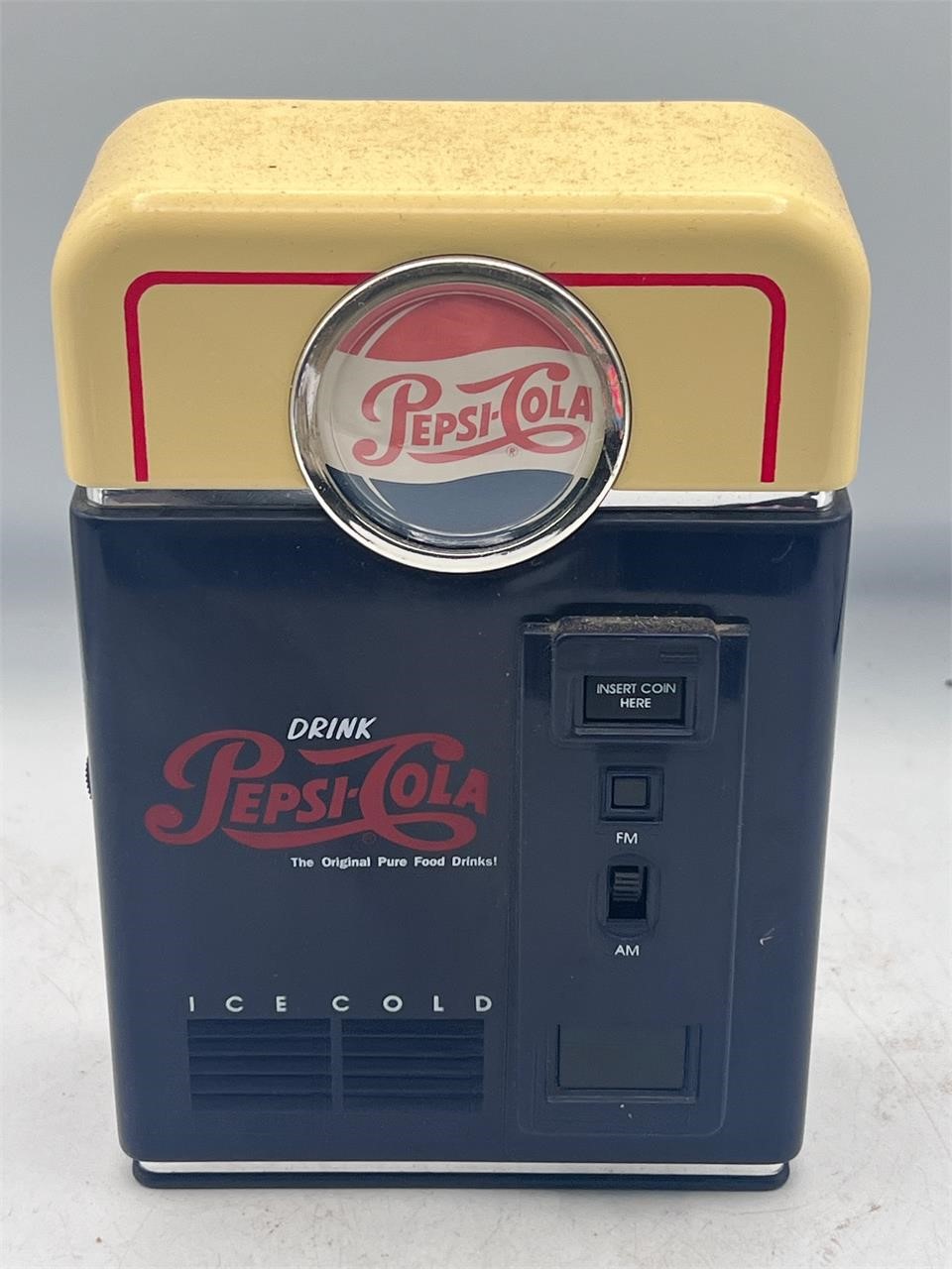 Untested Pepsi Cola Vending Machine AM / FM Radio