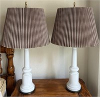 K - PAIR OF 33 IN TABLE LAMPS (M10)