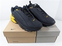 NEW Nike Black & Yellow Shoes (Size: 8 Men/9.5 W)
