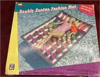 NIB Double Suntan Fashion Mat or the Pool