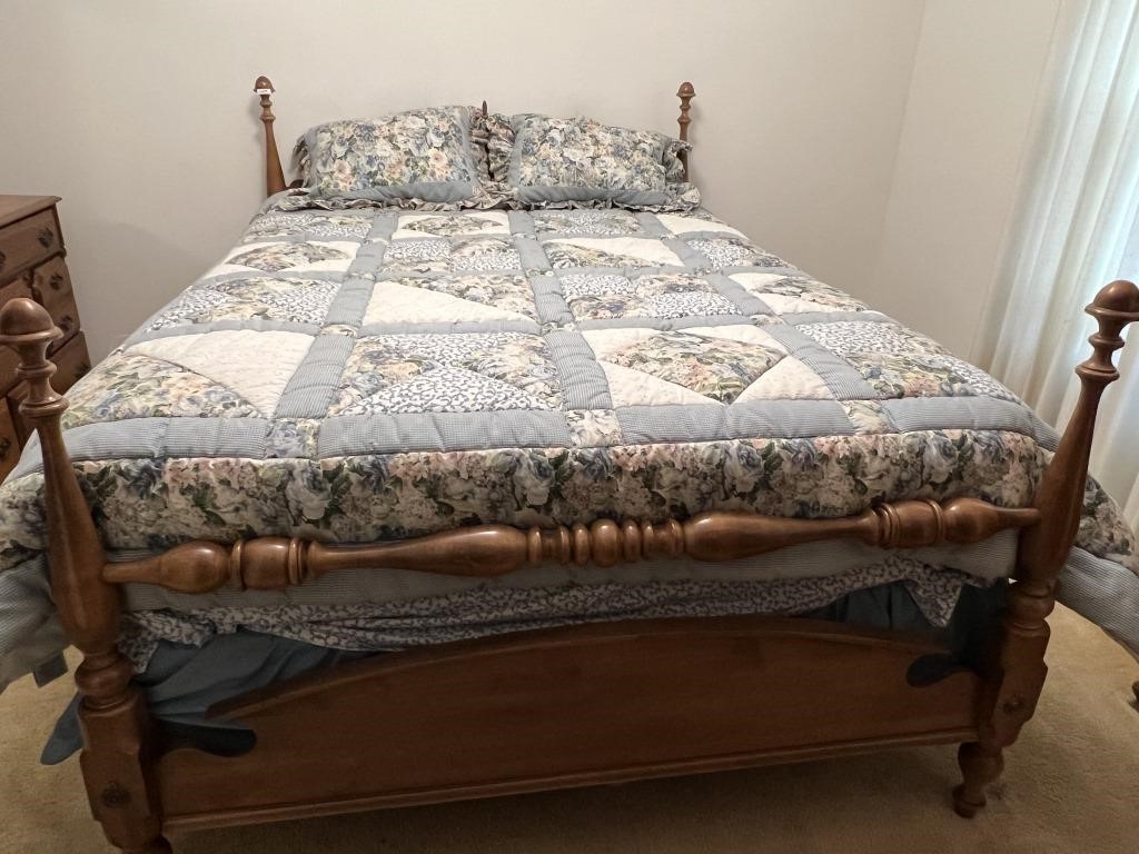 Beautiful Salem Square Queen Size Bed with