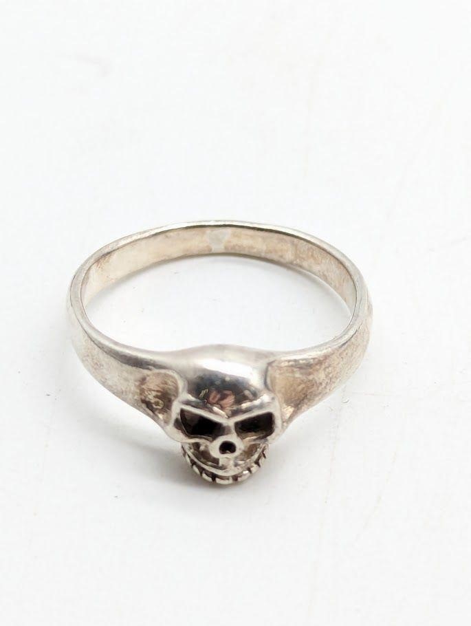 Skull Ring Sterling Silver  size 7