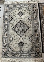 Set of 2 Patterned Rugs