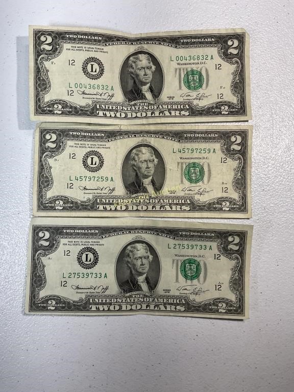 Three 1976 $2 Federal Reserve notes