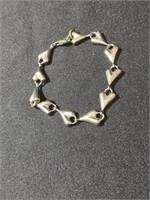 Sterling heart bracelet. 32g.